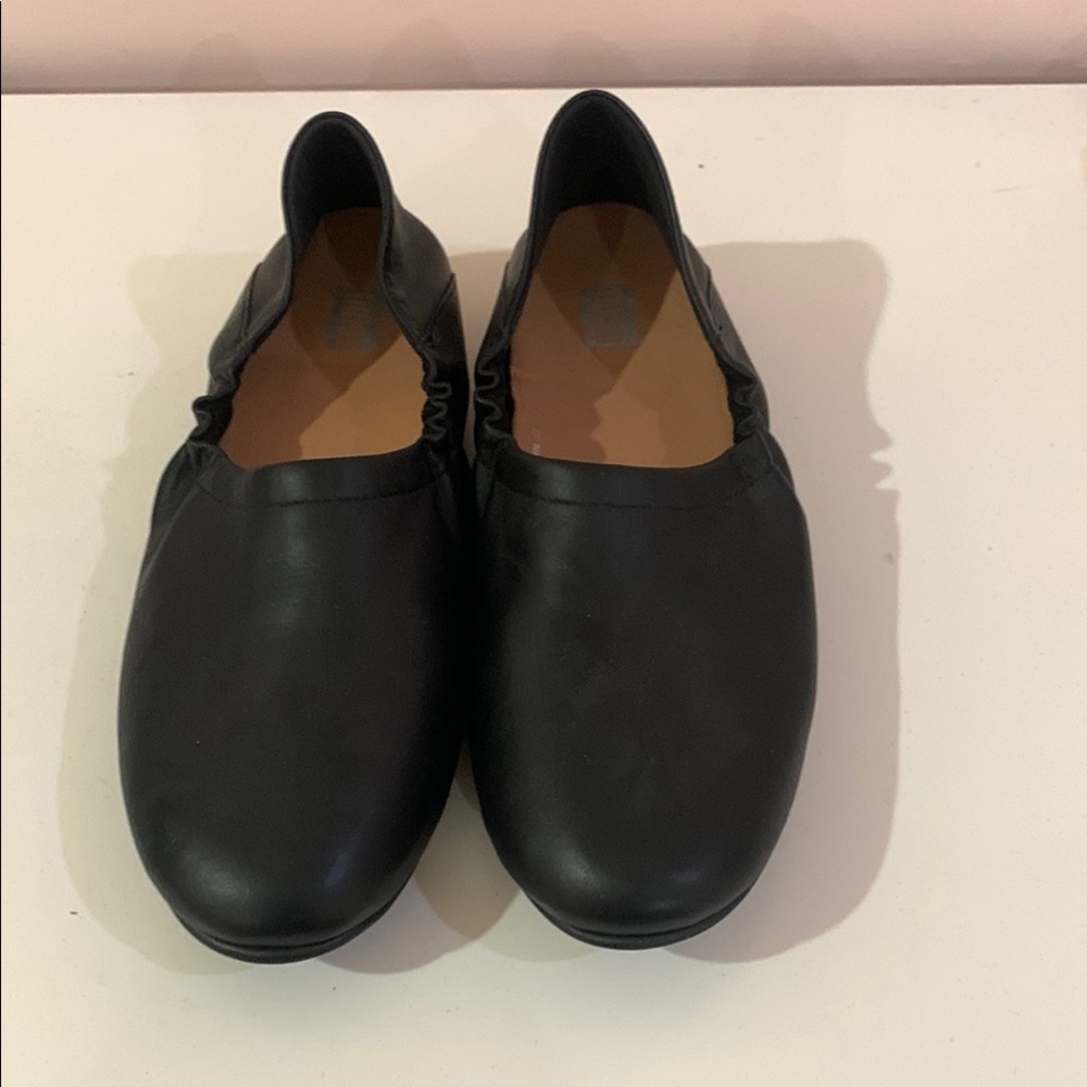 FitFlop Black Leather Slip-On Flats
